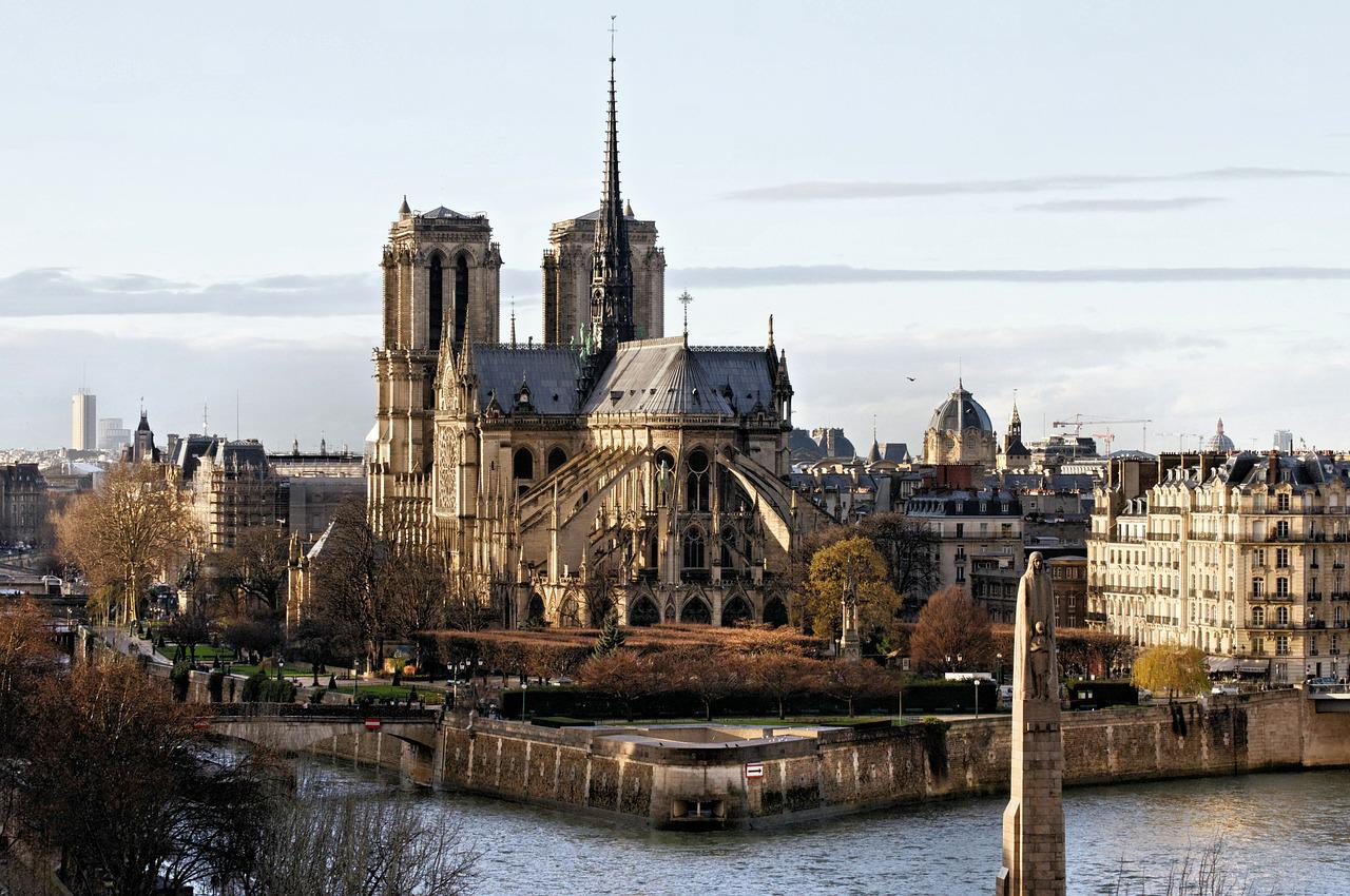Nowy projekt otoczenia katedry Notre Dame w Paryżu!